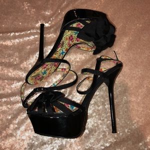Penny Loves Kenny | Bow Platforms